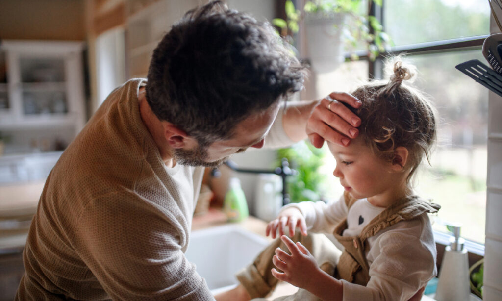 Fire ud af ti forældre har afleveret sygt barn i daginstitution