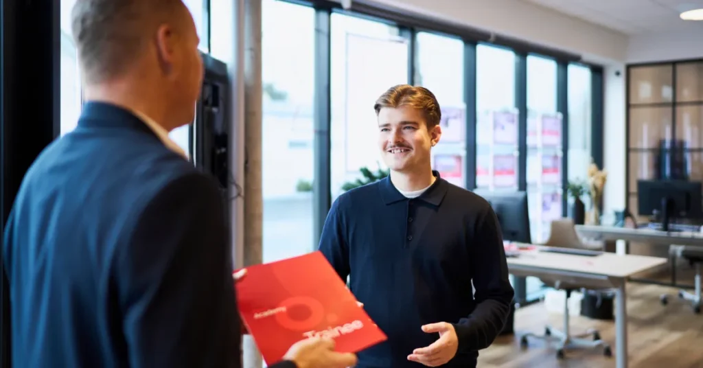 Ny uddannelse skal fastholde unge i mæglerbranchen: 18 måneders traineeprogram bliver obligatorisk