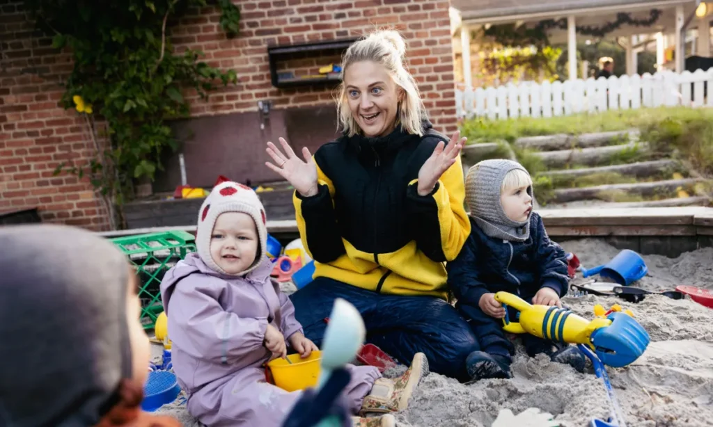 Minister nedsætter ekspertgruppe: Skal løfte kvaliteten i vuggestuer og børnehaver